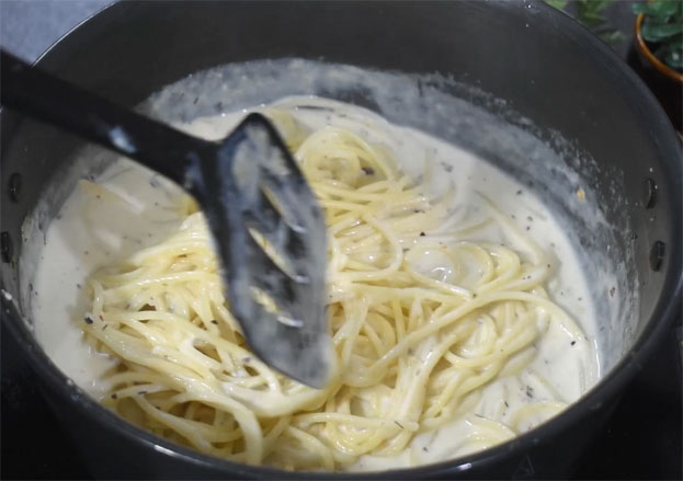 One pot white sauce pasta