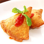 Aloo paneer samosa 