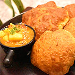 Bedmi poori aloo masala