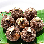 Kavuni rice ladoo