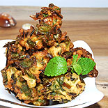 Capsicum spring onion pakoda