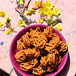 Poondu murukku / garlic chakli