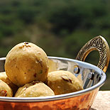 Pottukadalai ellu laddu or roasted gram sesame ladoo