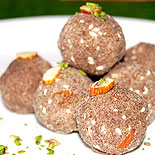 Ragi laddu or Kezhvaragu maavu ladoo